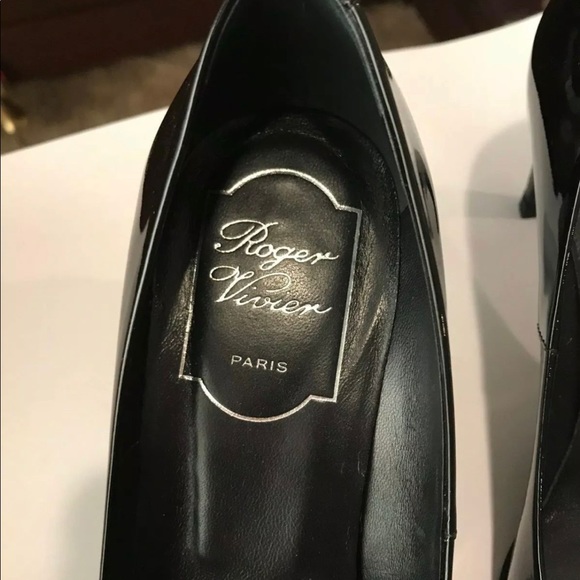 Roger Vivier BelleDeNuit Patent Buckle Pumps Black - Picture 5 of 8